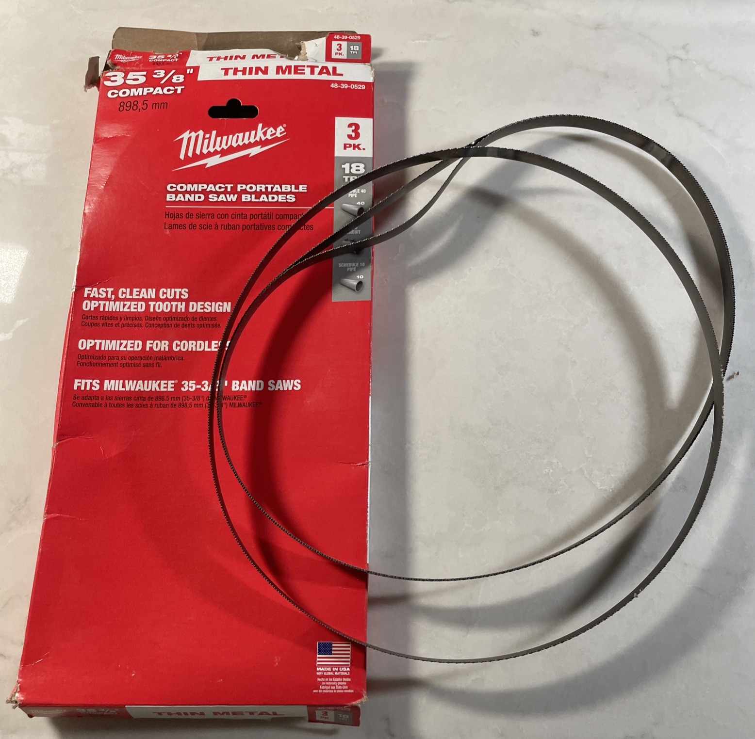 Milwaukee – Portable Band Saw Blades (48-39-0529) & Milwaukee Storage Container